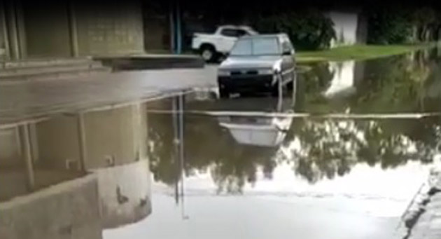 Calle Soberanía Nacional: “Caen tres gotas y se inunda de punta a punta”