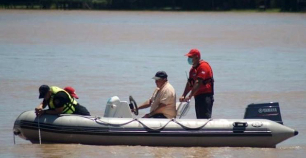 Buscan desesperadamente a un pescador que se habría ahogado en el Paraná