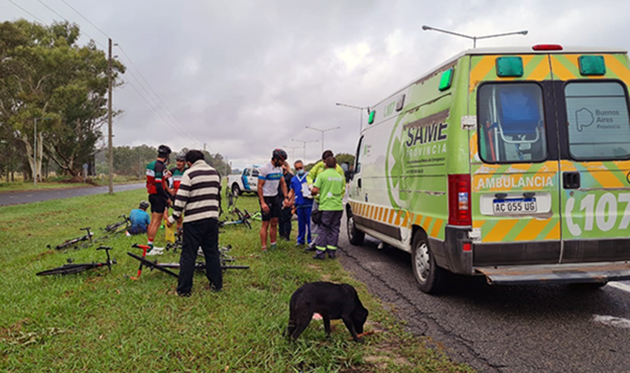 Accidente entre ciclistas casi provoca una tragedia sobre la Panamericana