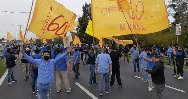 Protesta de choferes de la línea 60: cortaron los tres carriles de la autopista