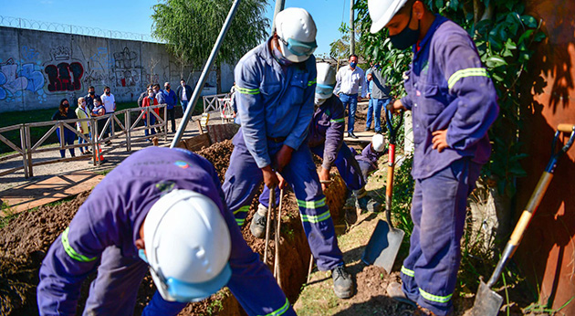 AySA avanza con la nueva red de agua potable en el barrio La Chechela