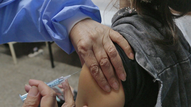 Plan de vacunación: Escobar está aplicando un promedio de 717 dosis por día