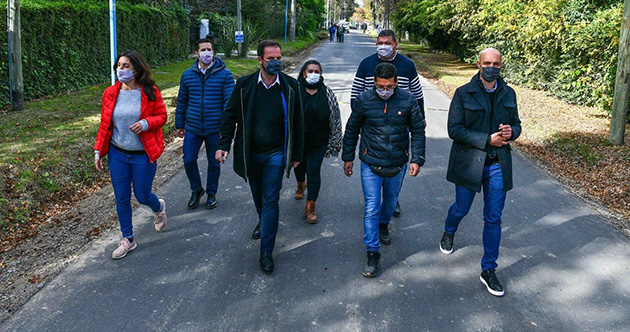 Ariel Sujarchuk recorrió en Maschwitz la pavimentación de la calle El Dorado