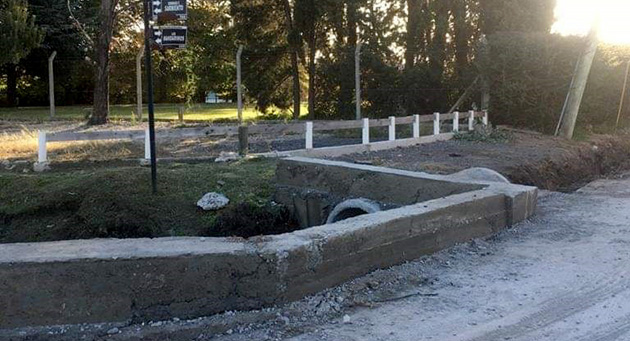 Construyen una alcantarilla en el peligroso zanjón de la ruta 25