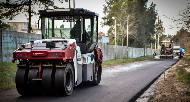 Asfaltan una calle que vincula al barrio San Luis con la avenida De los Lagos