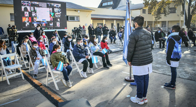 Estudiantes de cuarto grado realizaron la promesa de lealtad a la bandera