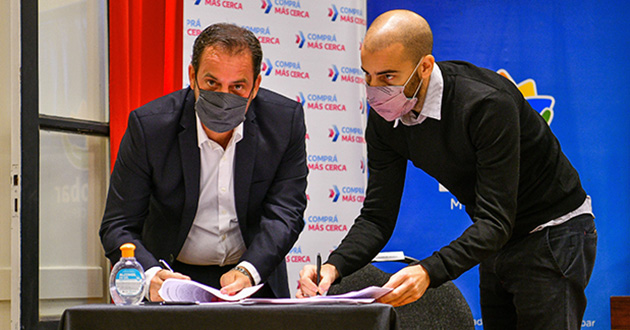 Escobar firmó su adhesión al programa provincial Comprá Más Cerca
