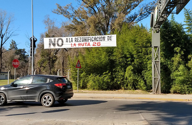 Cartel contra la rezonificación de la ruta 26