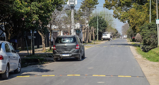 Sujarchuk recorrió el nuevo asfalto de la calle Falucho en Villa Alegre