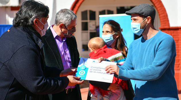 Veinte familias escobarenses recibieron créditos del programa Casa Propia