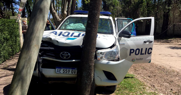 Dos patrulleros chocaron en Maschwitz persiguiendo a un ladrón: 4 policías heridos
