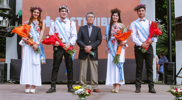 La Fiesta Nacional de la Flor coronó a dos embajadoras y dos embajadores