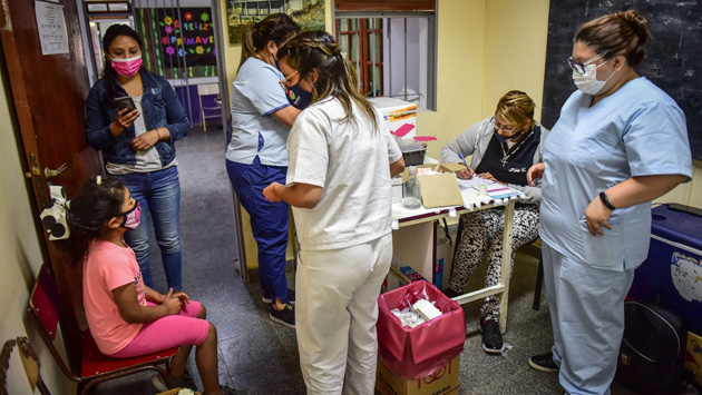 Empiezan a aplicar la vacuna pediátrica contra el Covid en escuelas de Escobar