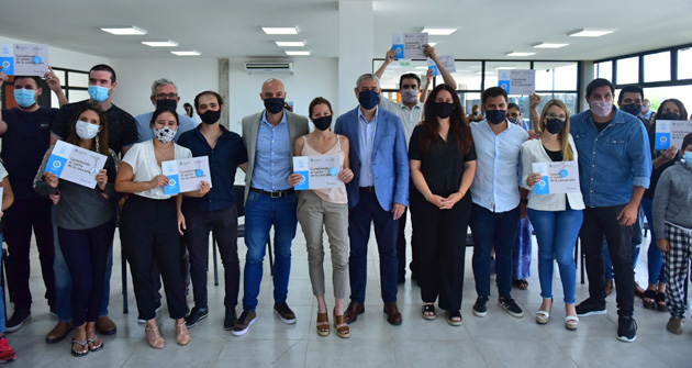 Veinte familias del partido de Escobar recibieron créditos para viviendas