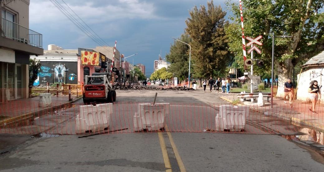 Tapia de Cruz estará cortada durante tres semanas por obras en el paso a nivel