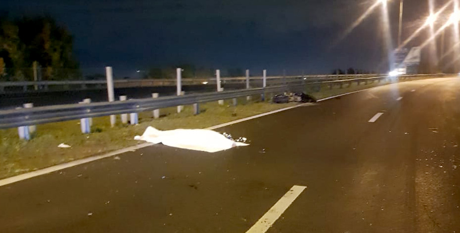 Perdió el control de la moto en la autopista y murió tras impactar contra el asfalto