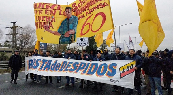 Choferes de la línea 60 cortaron dos carriles de la Panamericana