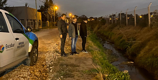 Multan a un barrio cerrado por arrojar sus efluentes cloacales a una zanja