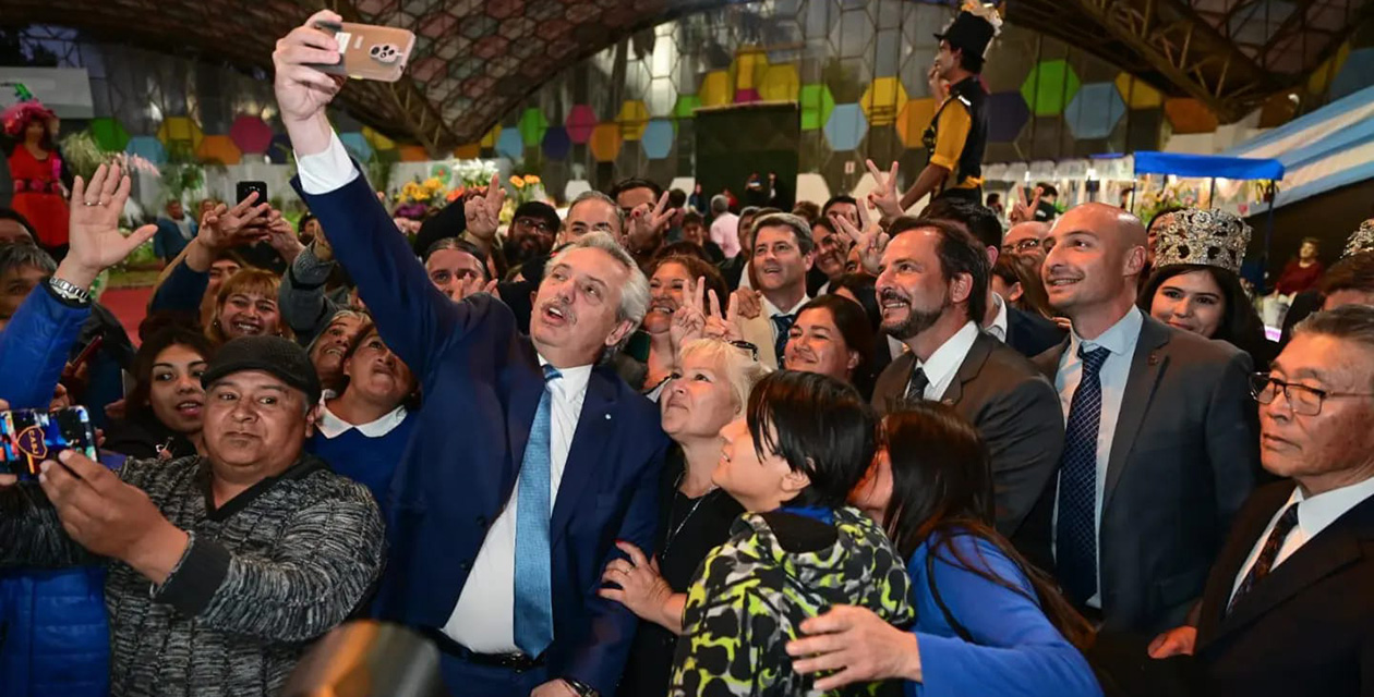 Fiesta de la Flor y cine: la atípica visita de Alberto Fernández a Escobar