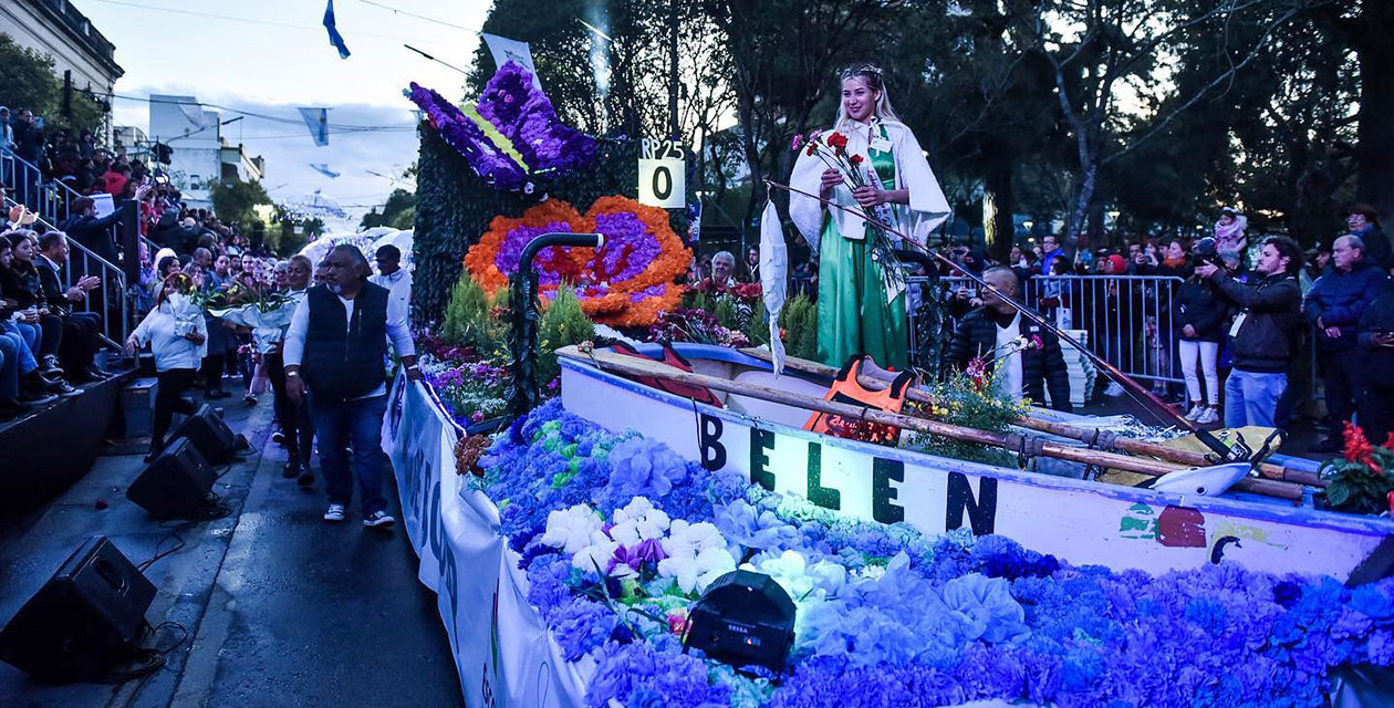 El regreso de un clásico: se realizó el desfile de carrozas de la Fiesta de la Flor