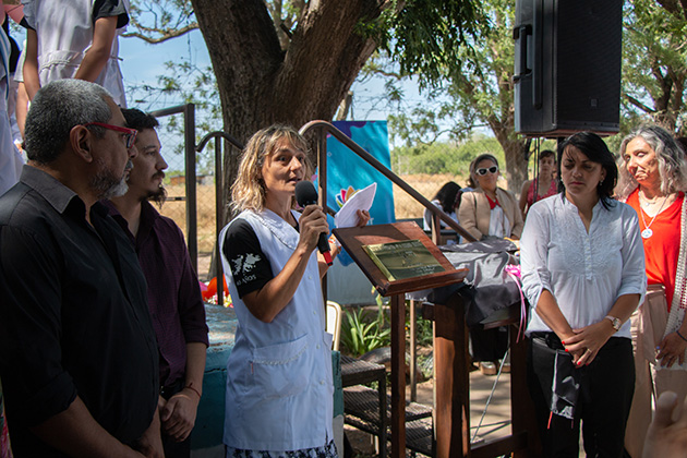 Viviana Fardini hablando durante el actu junto a otros directivos