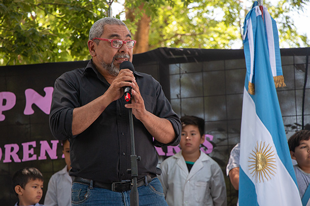 Inspector regional Carlos Lopetegui hablando durante el acto