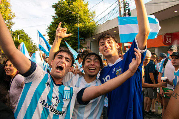 Fervor popular por el pase de Argentina a octavos de final del Mundial ...