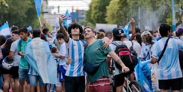 Fervor popular por el pase de Argentina a octavos de final del Mundial de Qatar