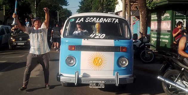 Locos por el Mundial: La “Scaloneta” que es furor en las calles de Maschwitz