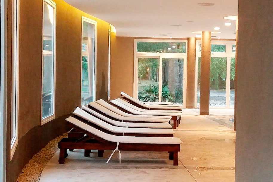 Howard Johnson Escobar Hotel & Resort solarium