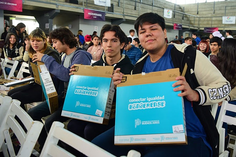alumnos con netbooks
