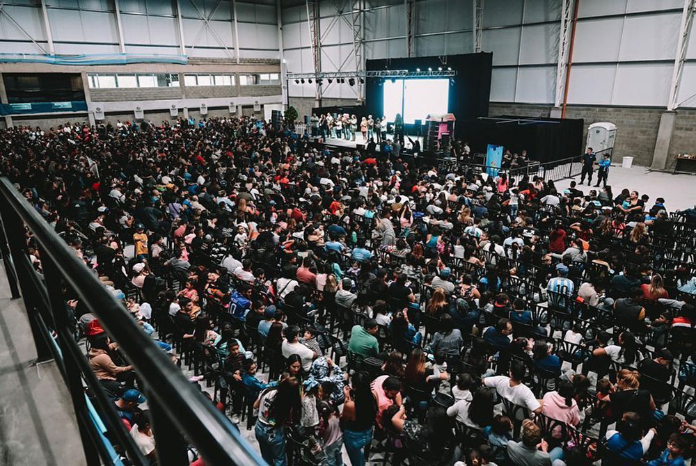 público en el microestadio de maquinista savio