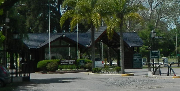 Inseguridad en un country de El Cazador: entraron a robar a cuatro viviendas