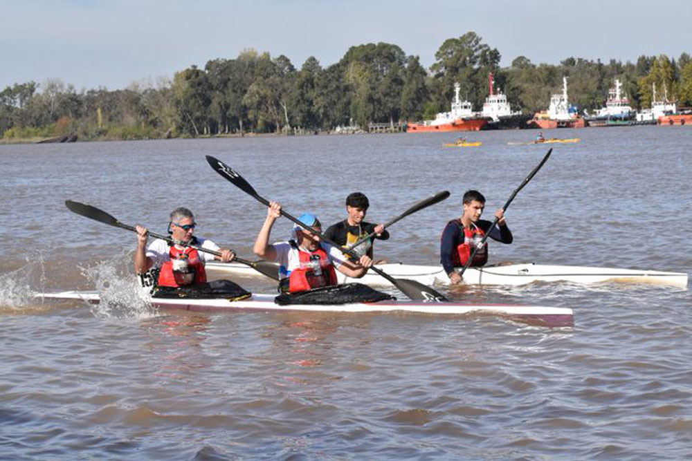 competidores en el río