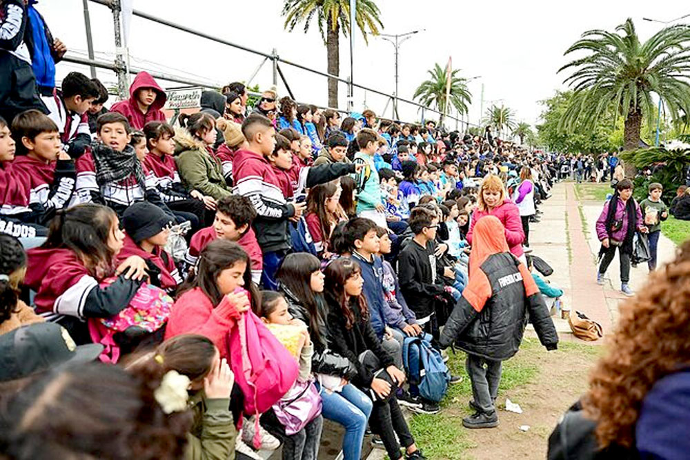 estudiantes viendo el simulacro