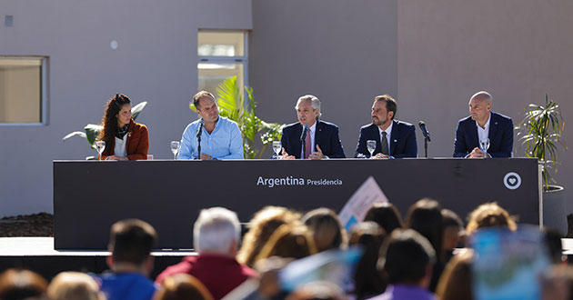Alberto Fernández entregó 57 viviendas del programa Casa Propia en Escobar