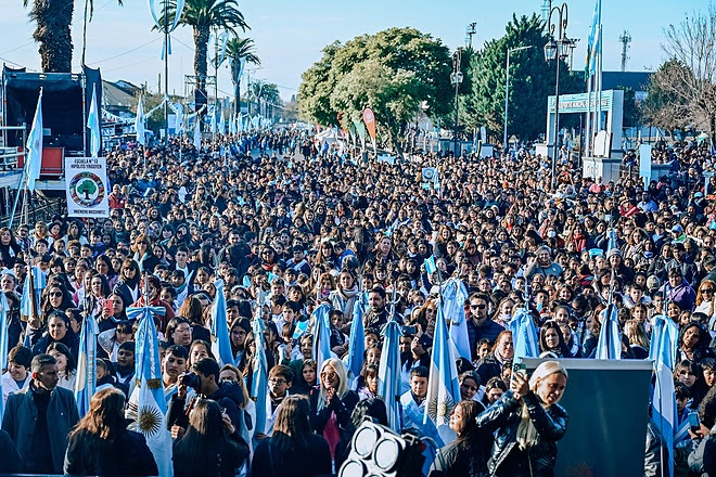 Multitudinario acto por el Día de la Bandera y el 130° aniversario de Garín