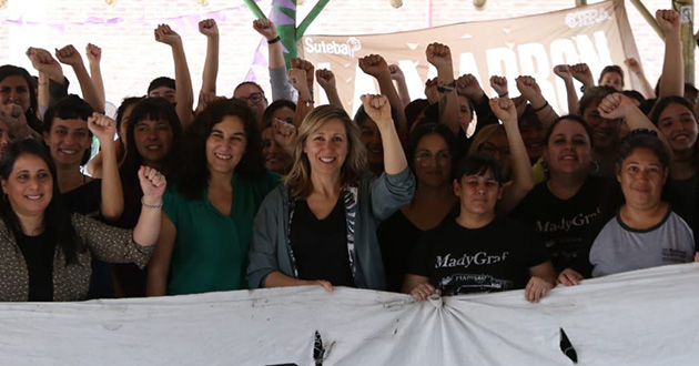 Myriam Bregman encabezó un encuentro en la imprenta recuperada Madygraf