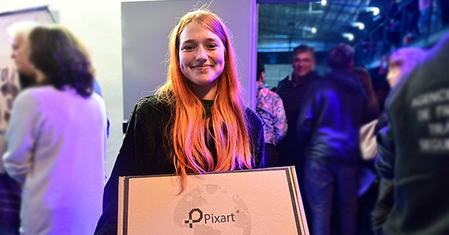 Más de mil jóvenes recibieron notebooks por capacitarse en nuevas tecnologías