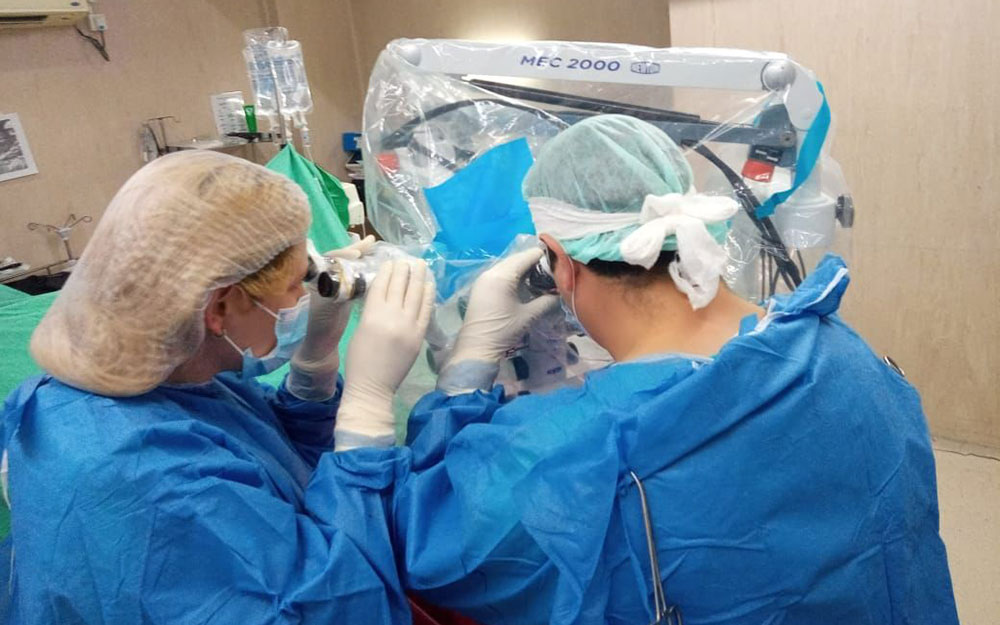 Hospital Erill: Extirparon un tumor de la base del cráneo de una mujer