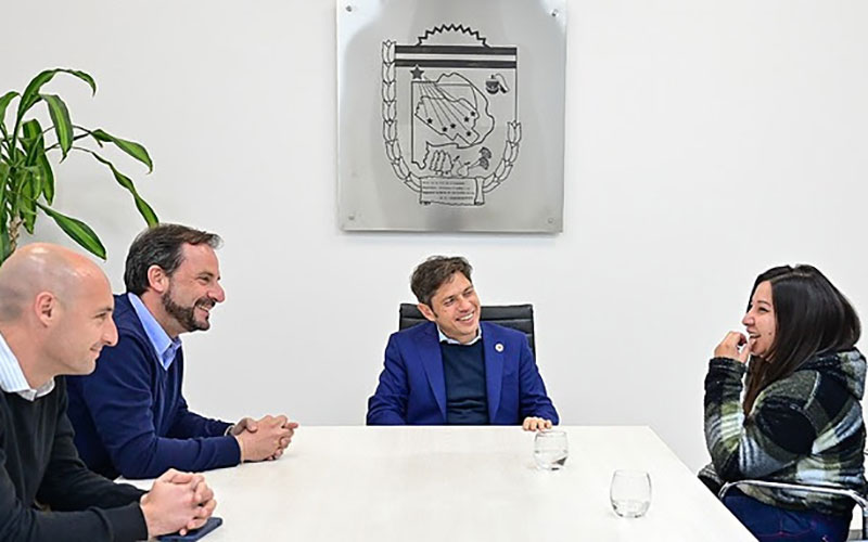 Kicillof-y-Sujarchuk-con-la-titular-del-Día por los saqueos