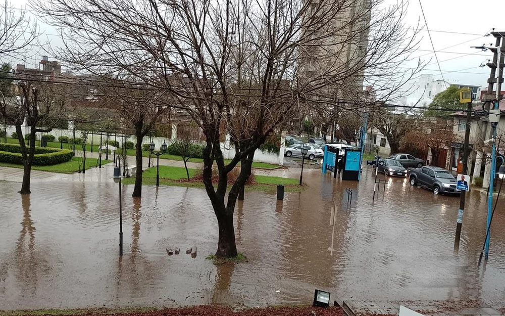La tormenta dejó calles anegadas por doquier en el partido de Escobar