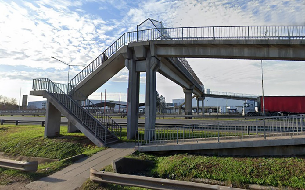 Un vecino se quitó la vida en un puente peatonal de la autopista Panamericana