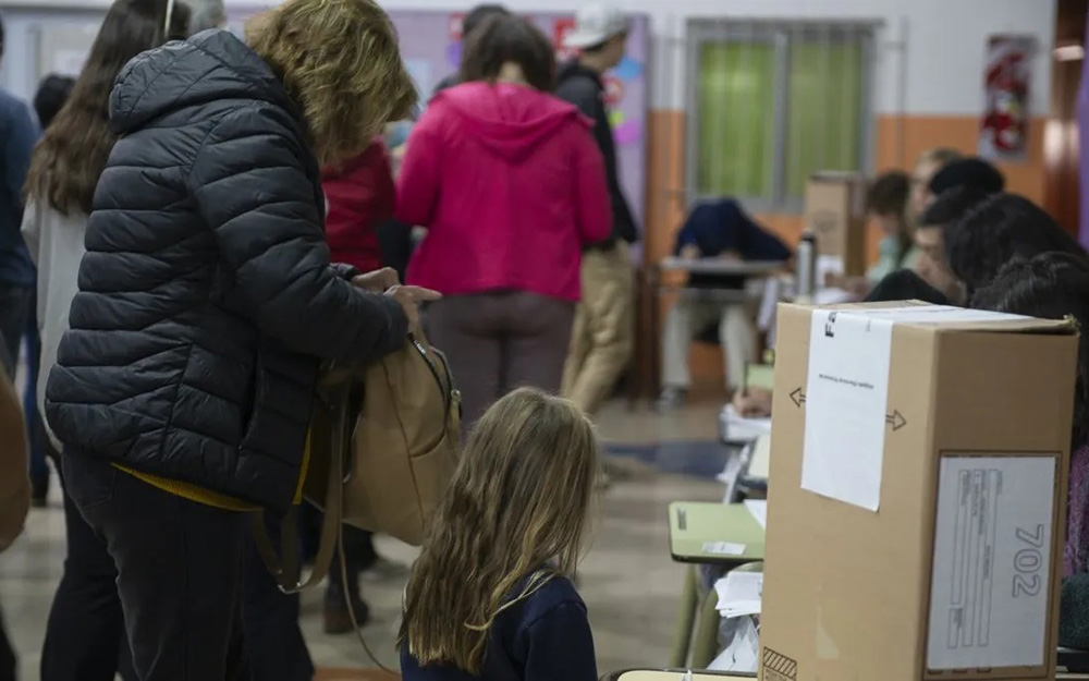 gente esperando para votar PASO 2023