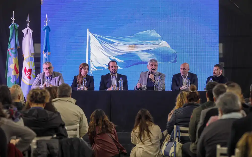Daniel Filmus participó de la apertura de un Congreso de Educación en Escobar