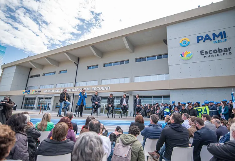 acto de inauguración del Hospital del Bicentenario