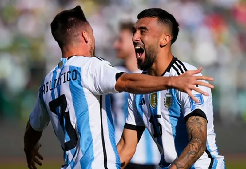 Nicolás González festeja su gol con Tagliafico