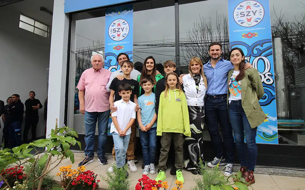 Del sifón al botellón: Szykula Aguas Escobar celebró su 60º aniversario