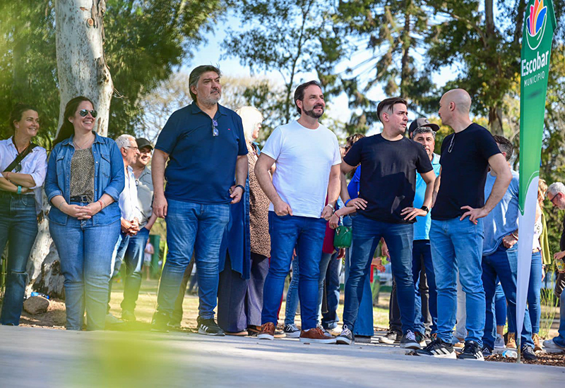 autoridades municipales en el skatepark de Maschwitz