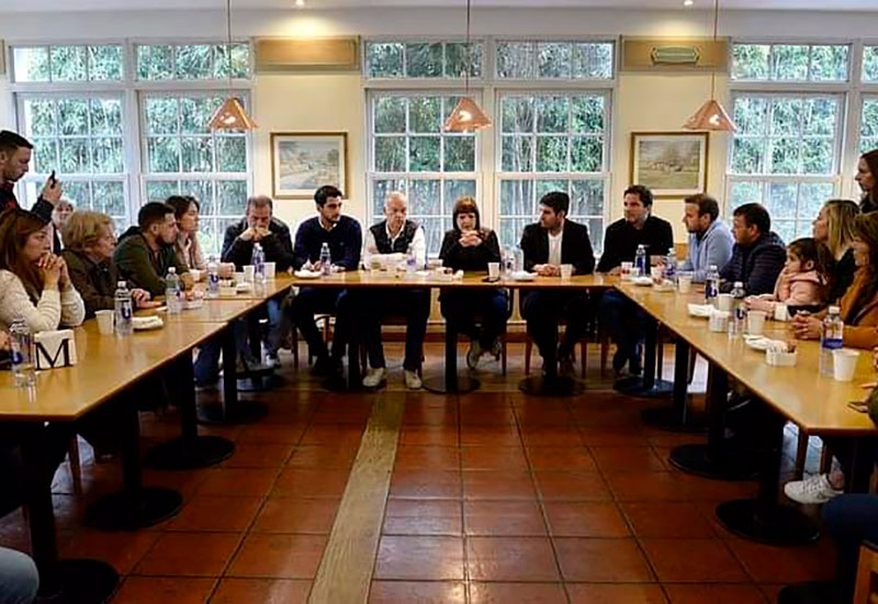 Patricia Bullrich con dirigentes en Munchi's